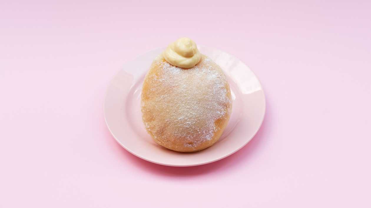 Donut with lemon and vanilla cream