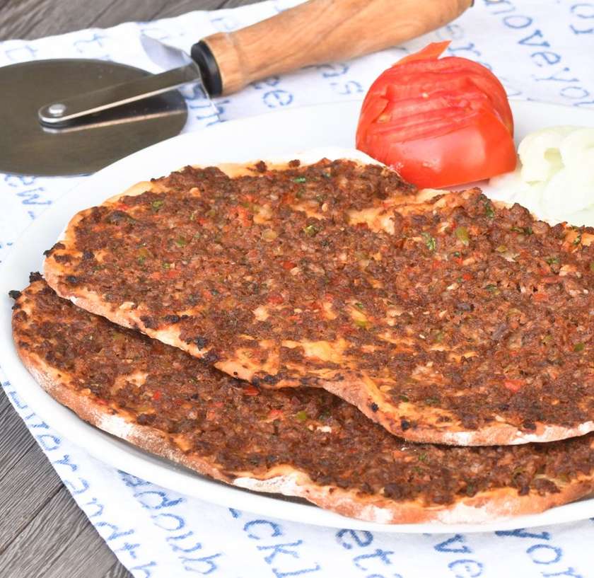 Lahmacun com Queijo + Batatas.