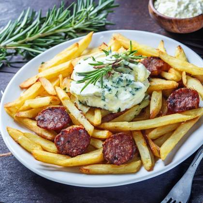 Pommes mit Käse