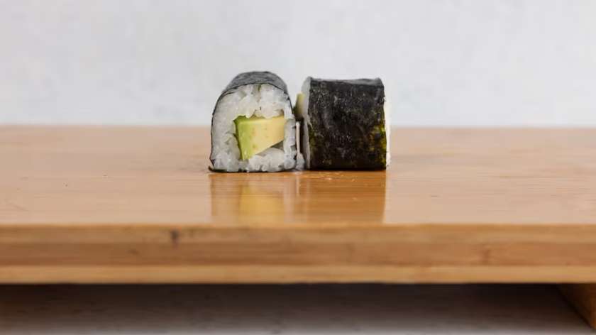 128. Avocado Hoso Maki