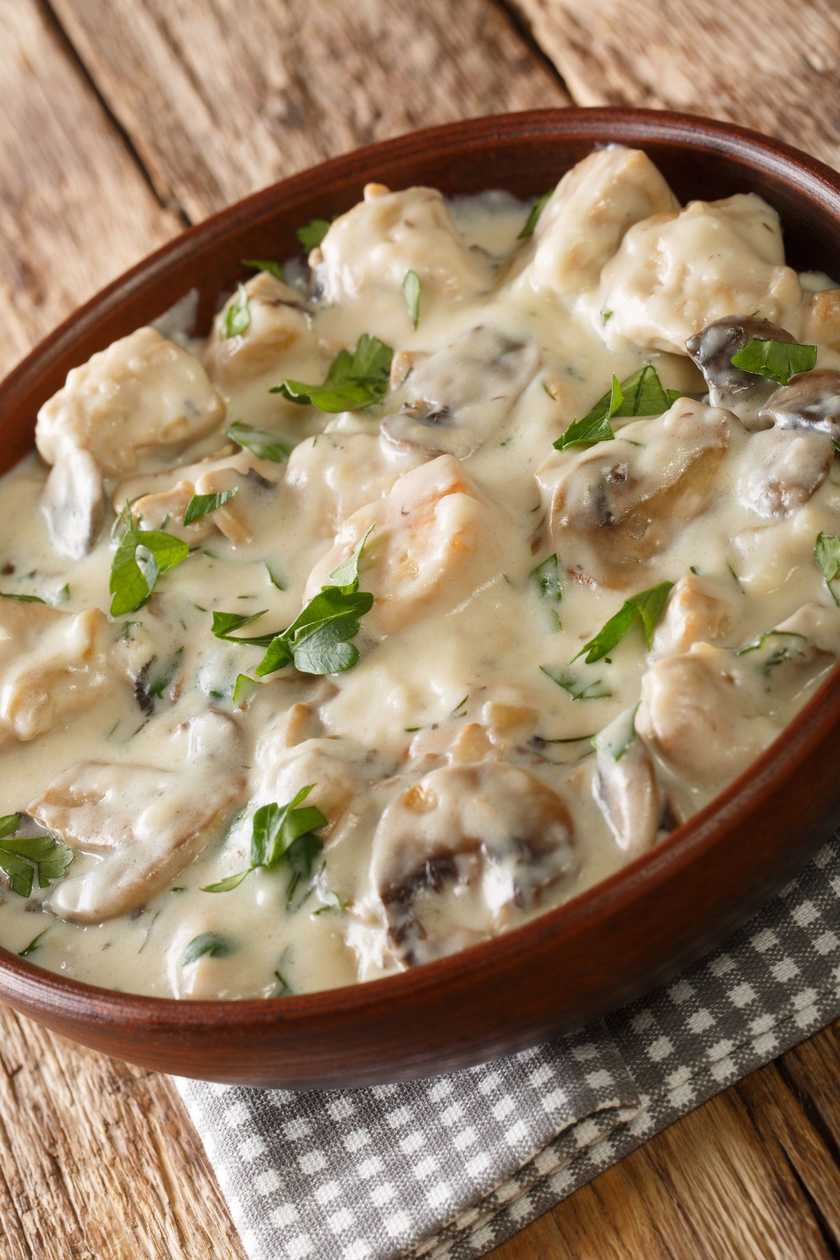 Chicken with Sour Cream and Mushrooms