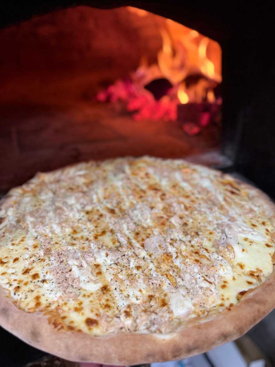 Giant Chicken Catupiry Pizza