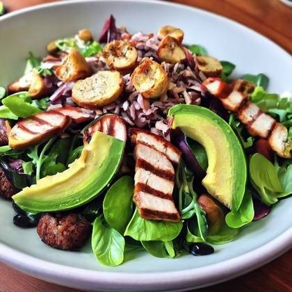 Benedict bacon and mesclun salad