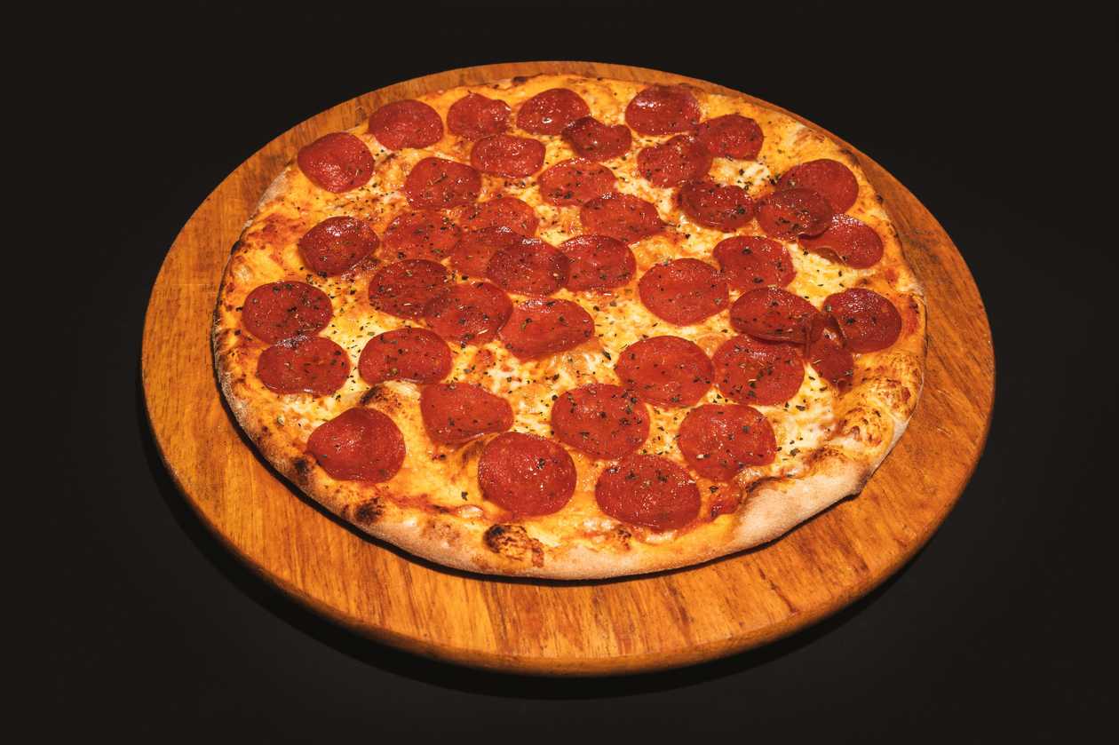 Classic pepperoni pizza 32cm