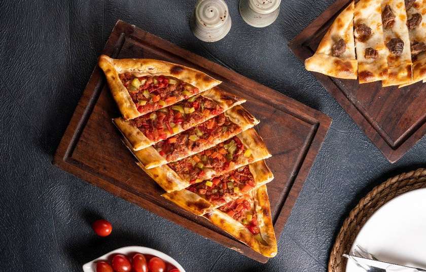 Pide with Diced Meat