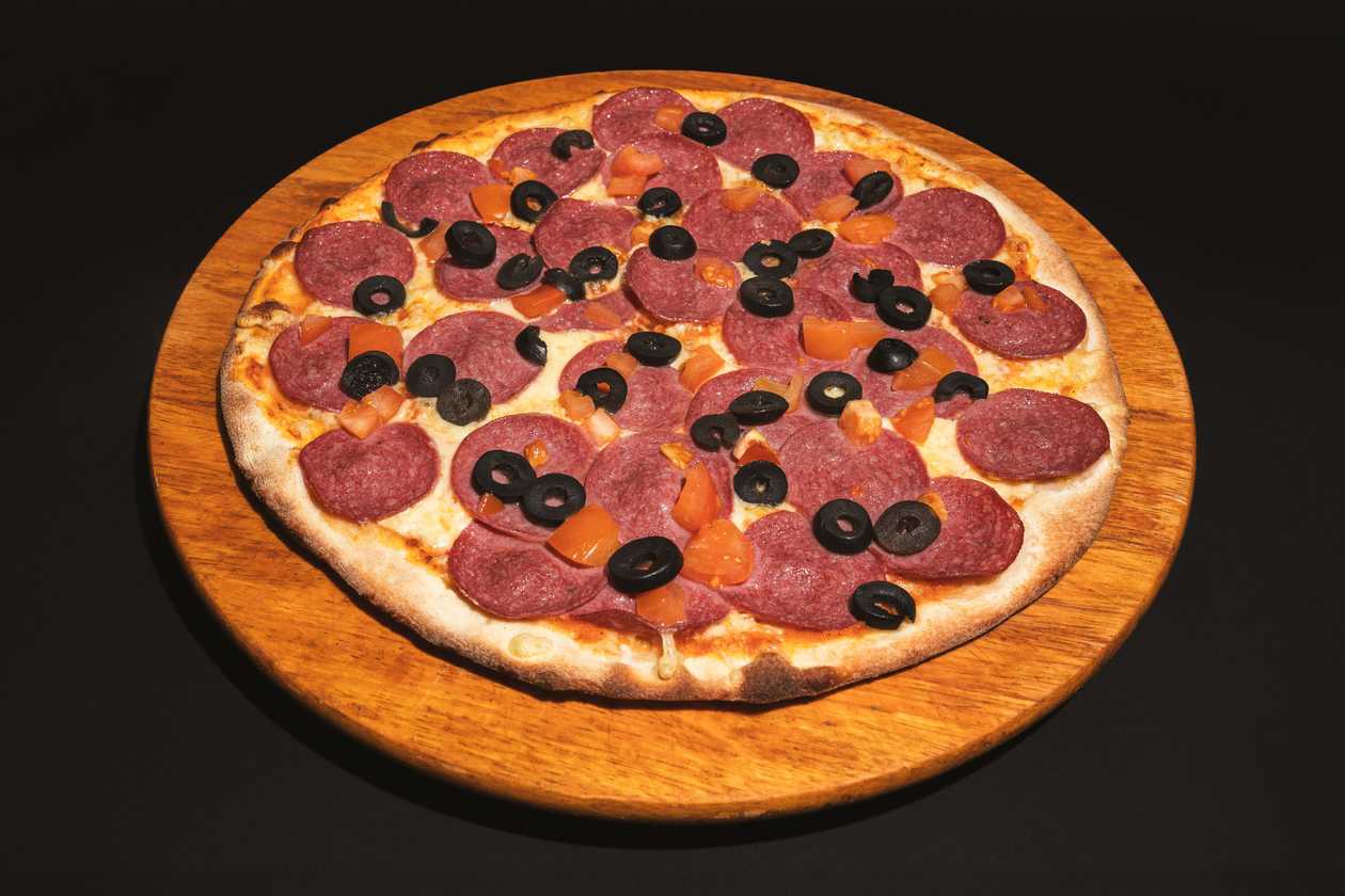 Salami pizza 32cm
