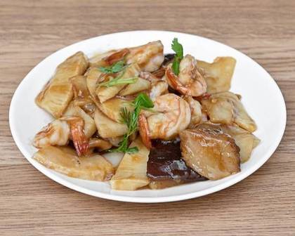 42. Gambas com Cogumelos e Bambu