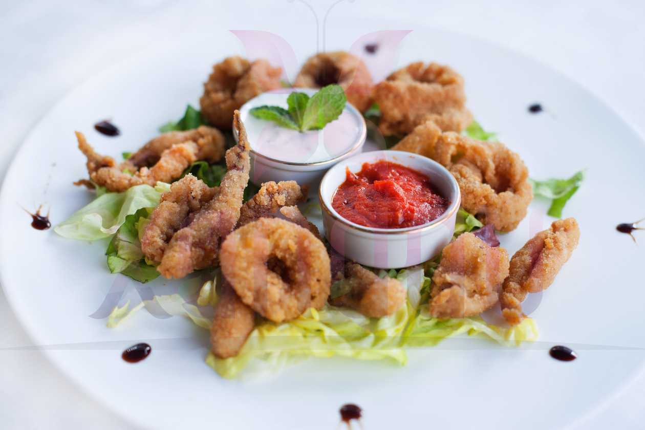 Breaded calamari, homemade spicy sauce