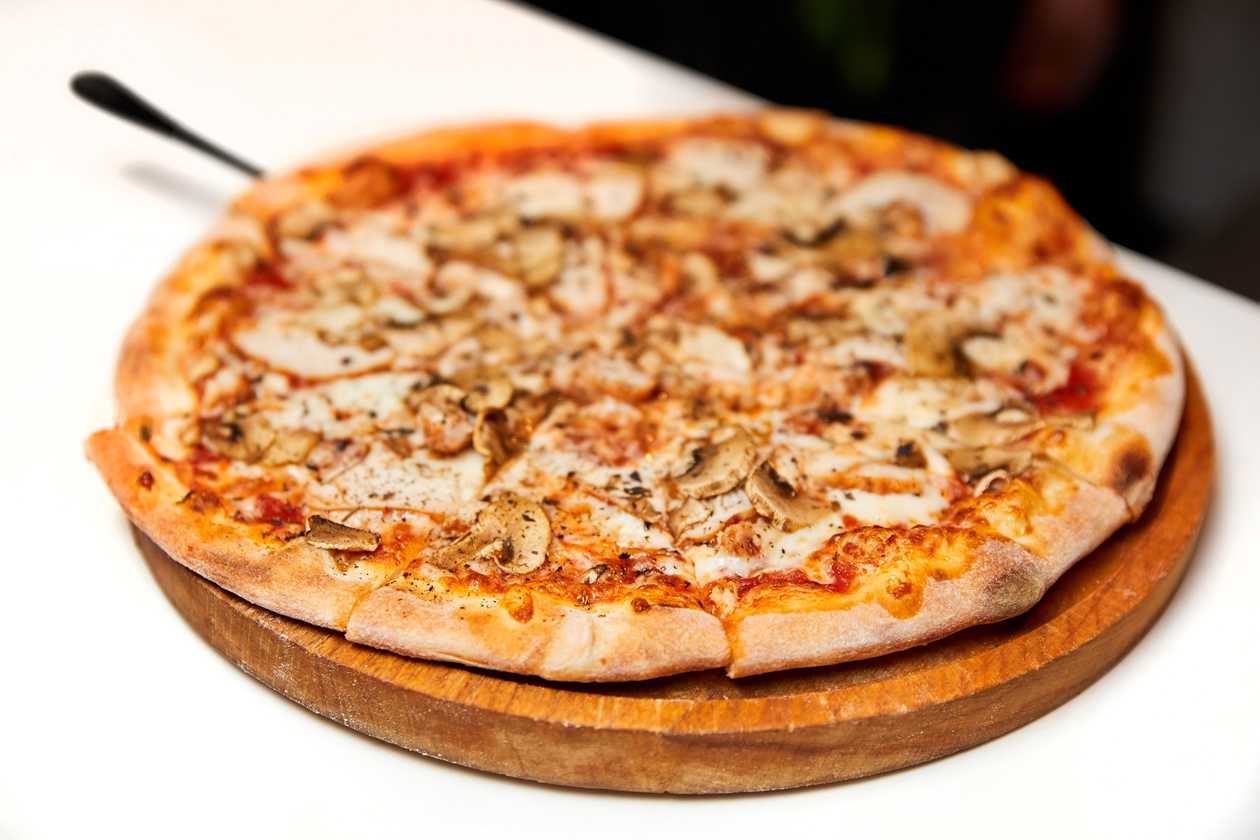 Pizza bacon e funghi