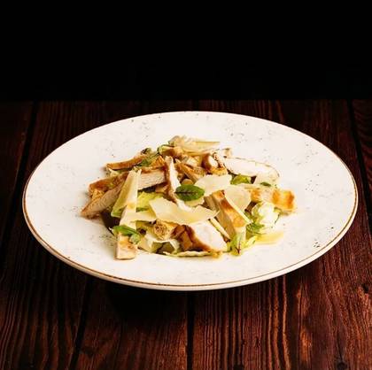 Insalata Caesar con pollo
