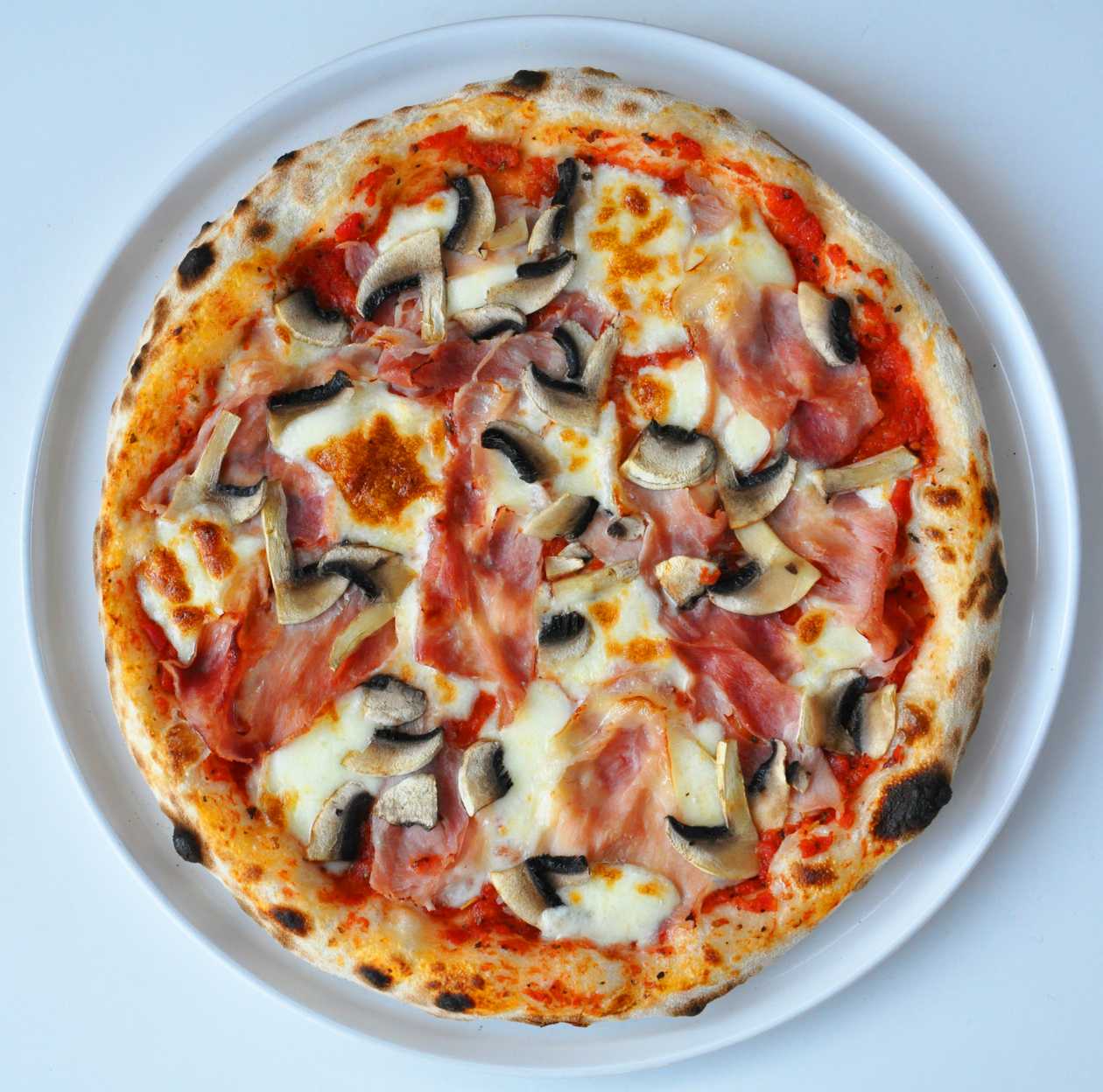 7. Pizza Prosciutto e Funghi