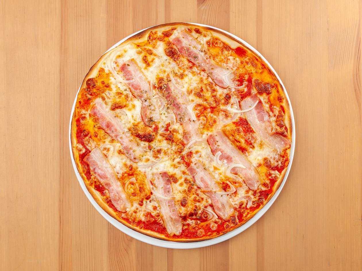 Pizza Philadelphia Family cu margine umpluta de branza, cu blat subtire