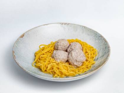 Яєчна локшина з курячими тюфтельками
