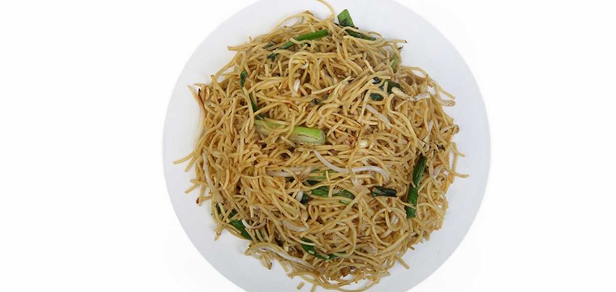 84. Τηγανητά Noodles με Φύτρες Φασολιών