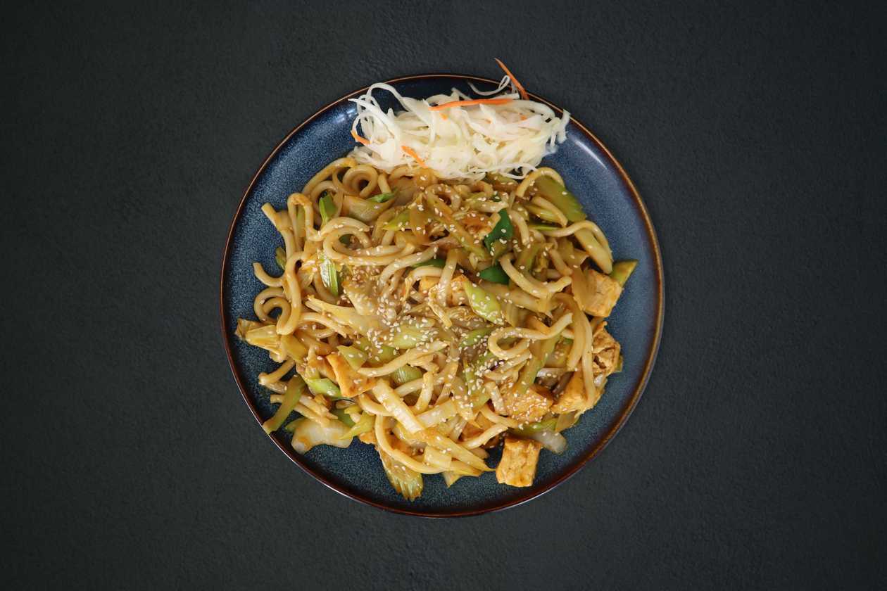 30. Udon s Křupavou Pečenou Kachnou a Zeleninou