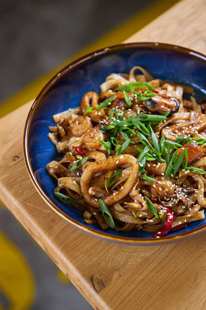 Локшина Wok з морепродуктами