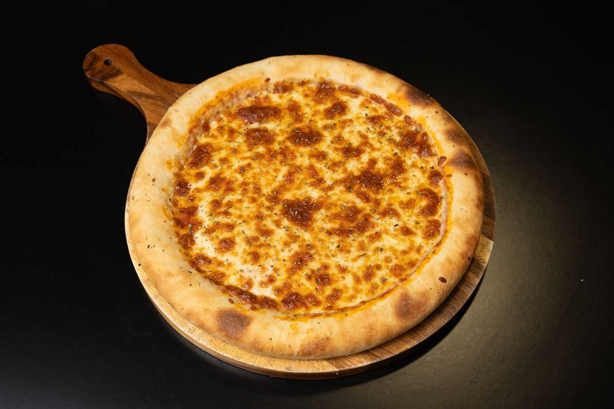 Margherita Pizza (Cheesy Crust)