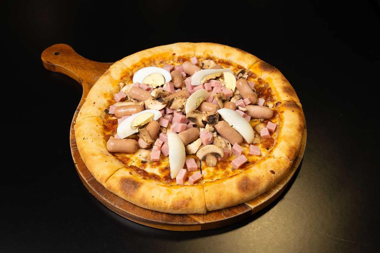 Capriciosa Pizza (Cheesy Crust)
