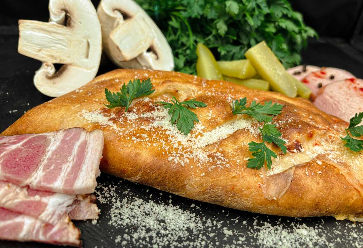 Ham, bacon, and mushroom pie