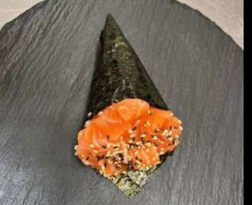 Spicy Salmon Temaki (Hot)