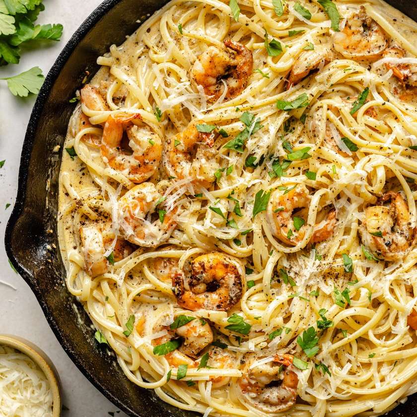 Spaghetti Shrimp with Garlic Cream Sauce
