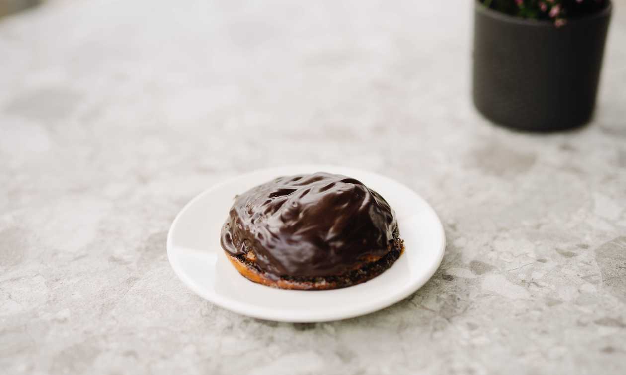 Chocolate poppy seed bun