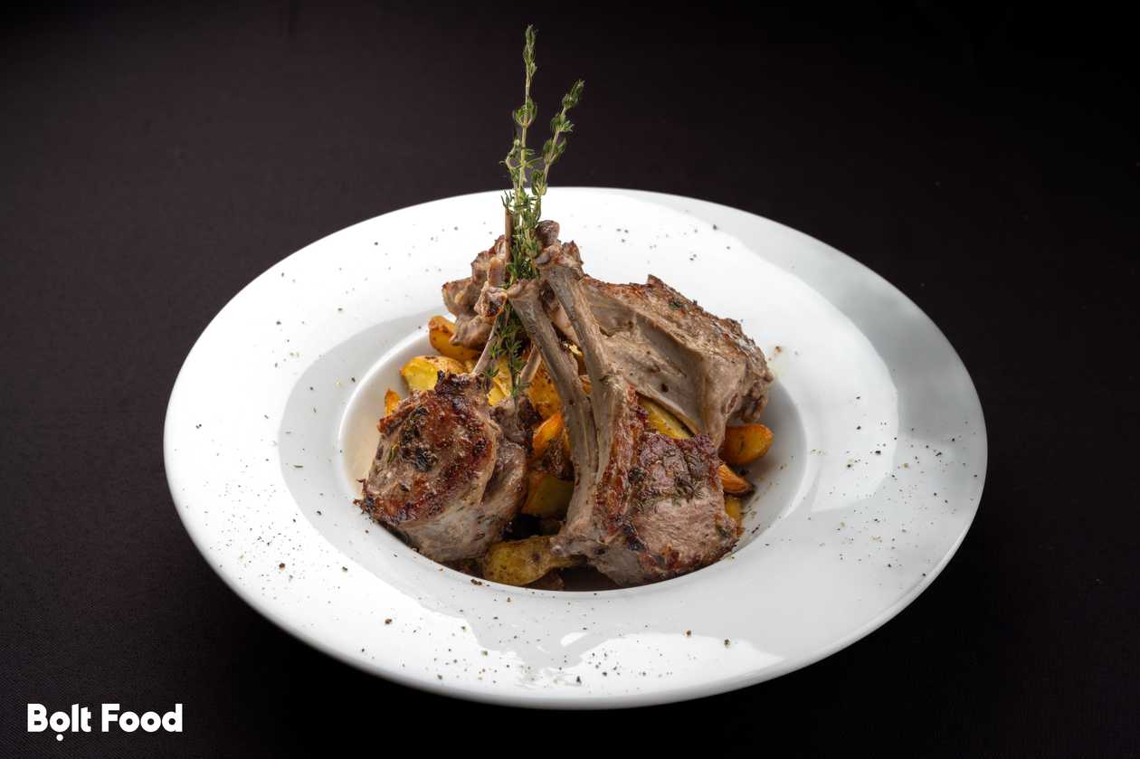 Costolette di Agnello al Forno con Patate Arrosto
