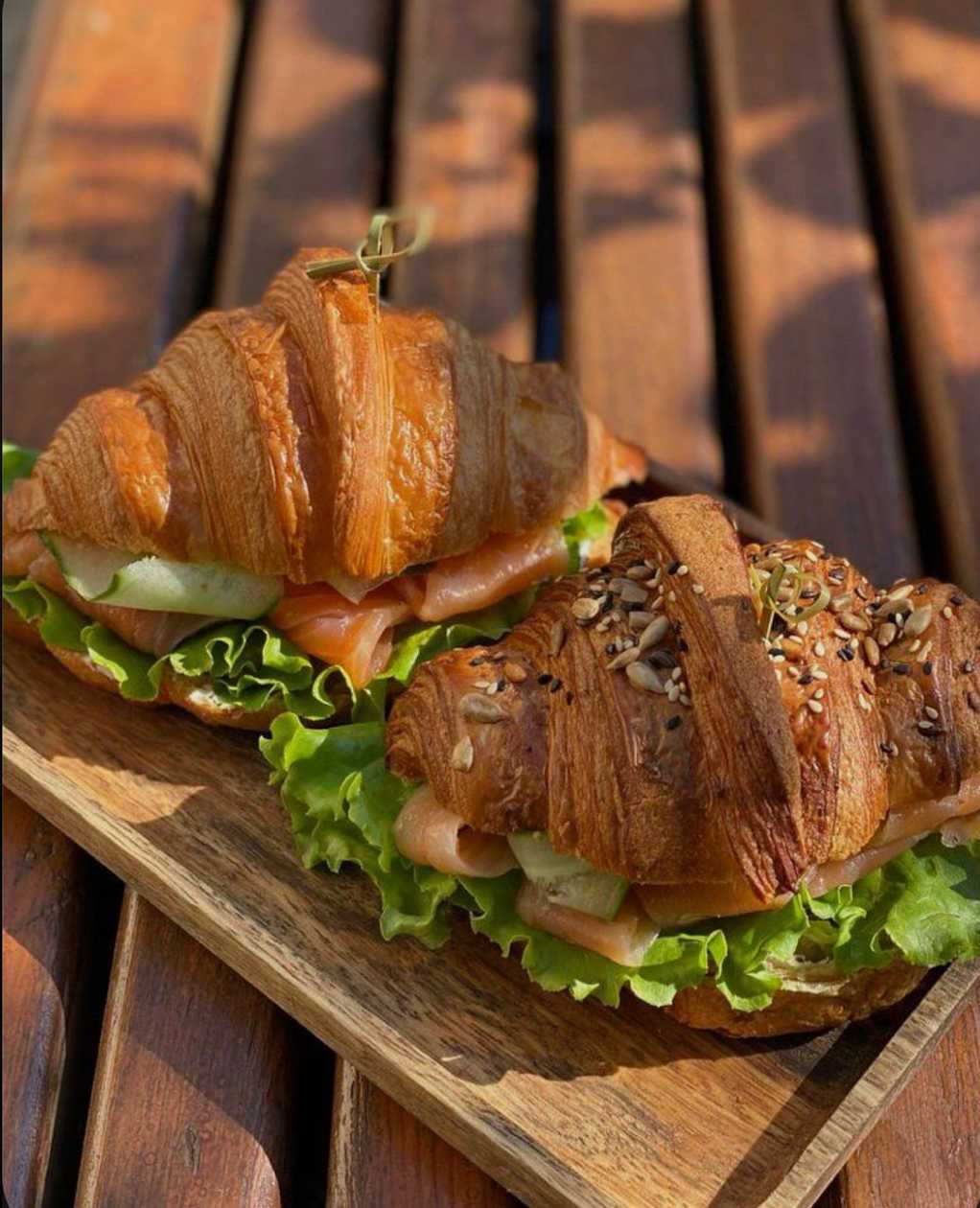 Круасан із шинкою