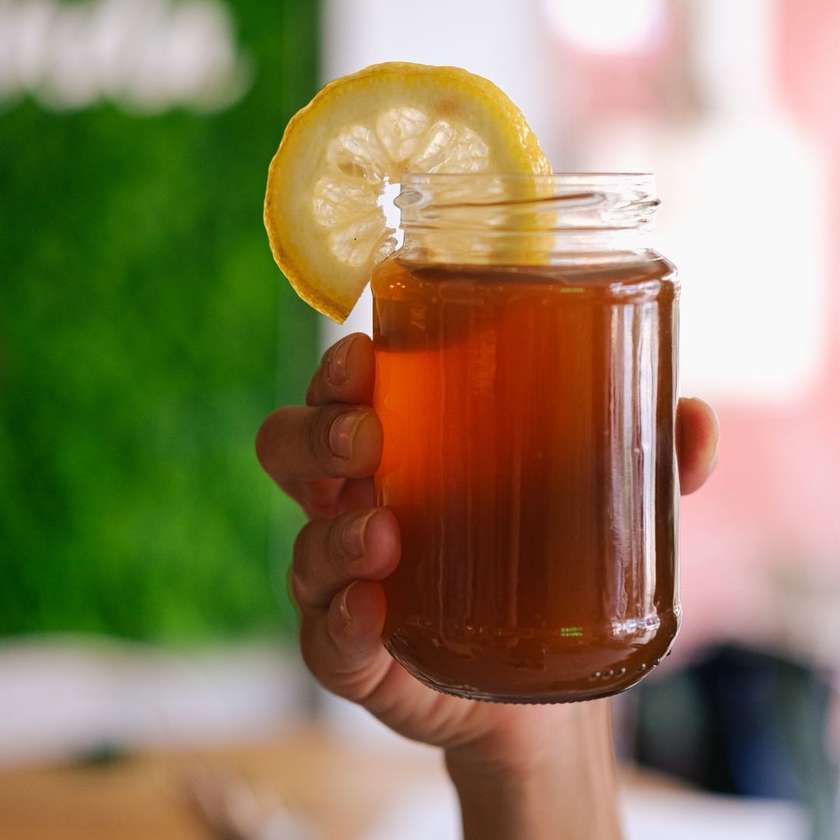 Iced lemon Matte Leão tea.