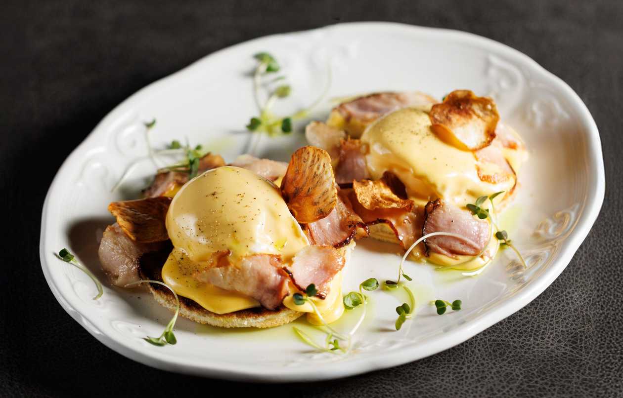Eggs Benedict with bacon
