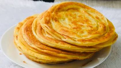 Plain paratha with lots of layers and butter (fresh bread with margarine)