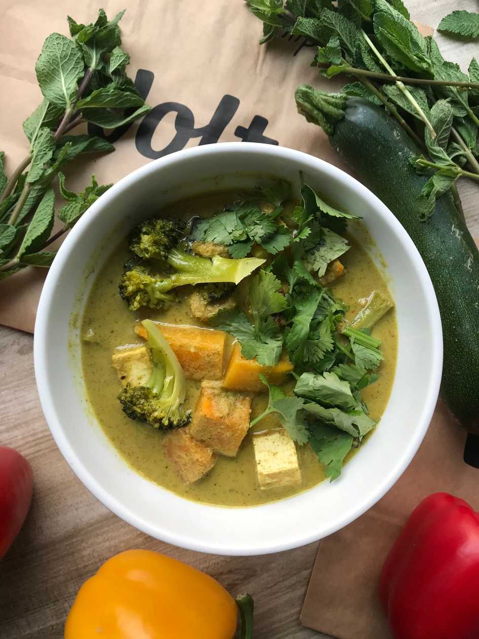 HAPPY HOUR -25% Thajské VEGAN zelené kari s tofu, cuketou a zelenými fazuľkami /A6
