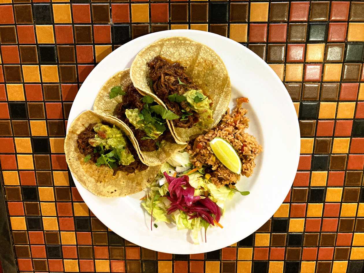 Tacos de Pollo Tinga y Pico de Gallo