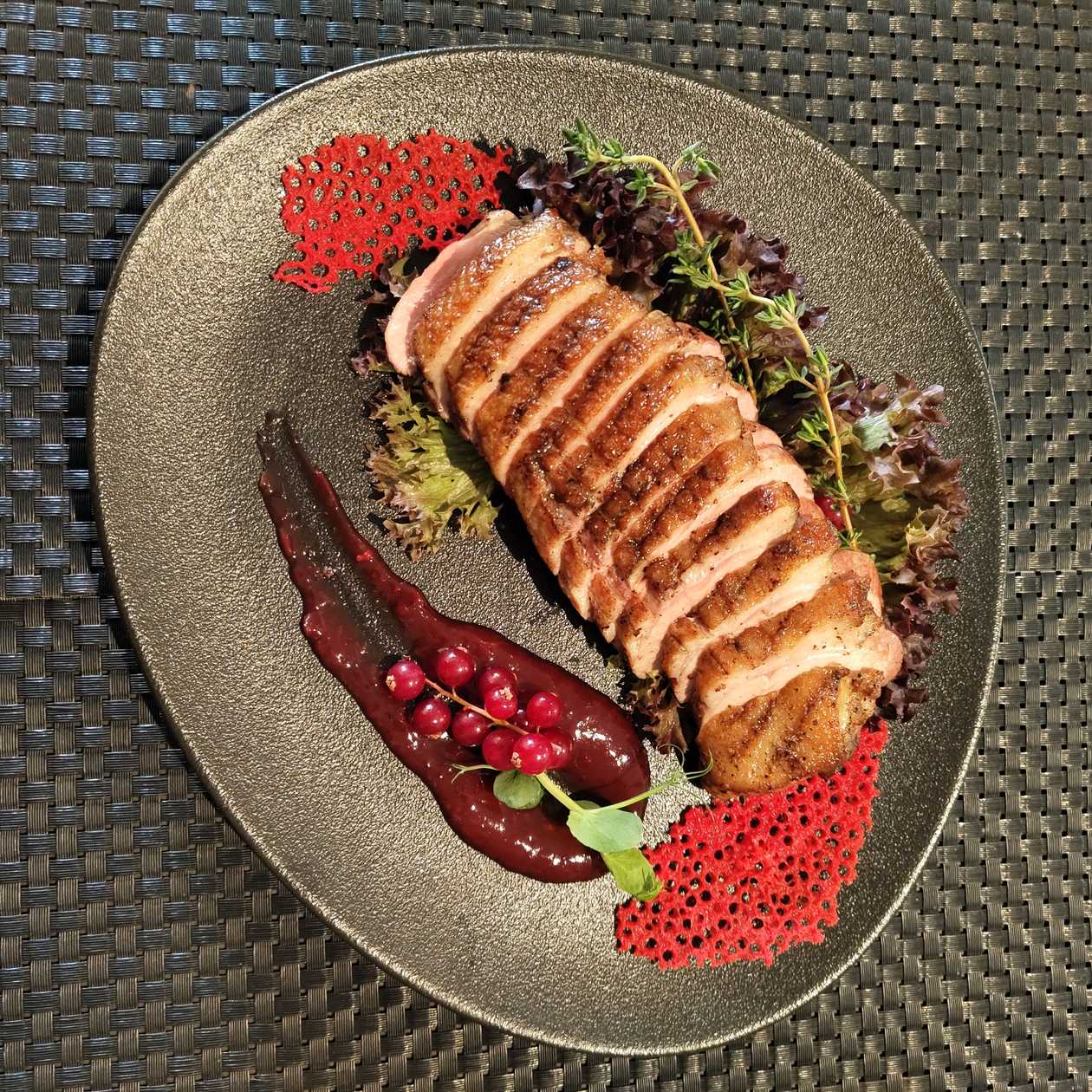 Duck fillet with apples