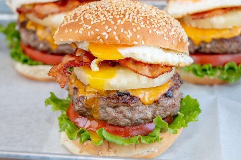 🎁 2-for-1 Crispy Chicken Burger + Fries 🍟