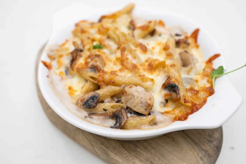 Penne cu Pui Al Forno si Sos