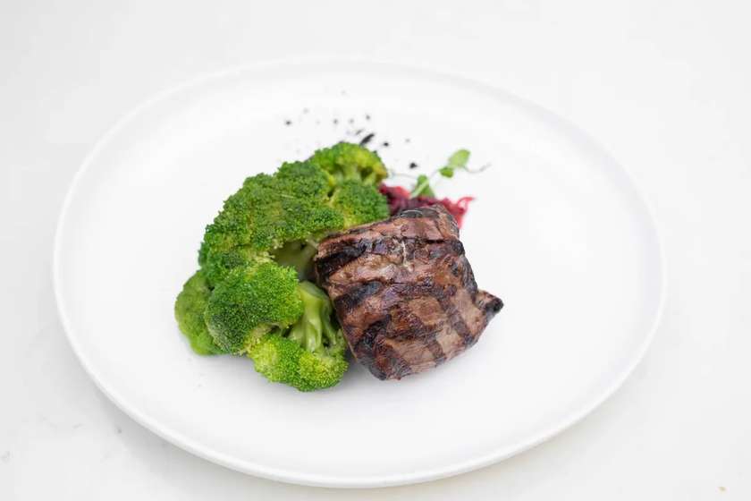 Muschi de Vită Maturat cu Broccoli