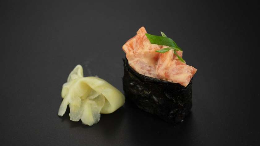 1. Spicy sake gunkan