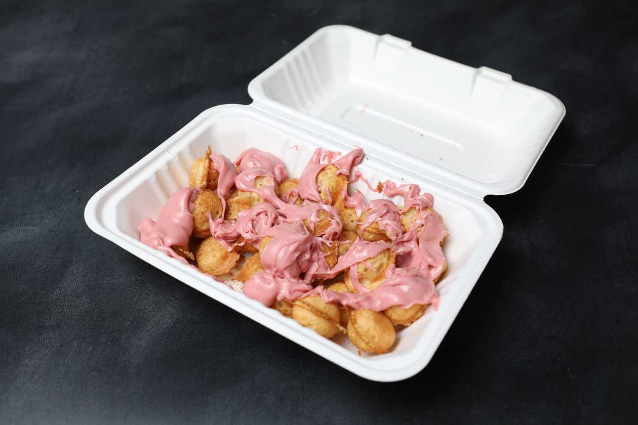 Wafflaki With Strawberry Cream And White Chocolate