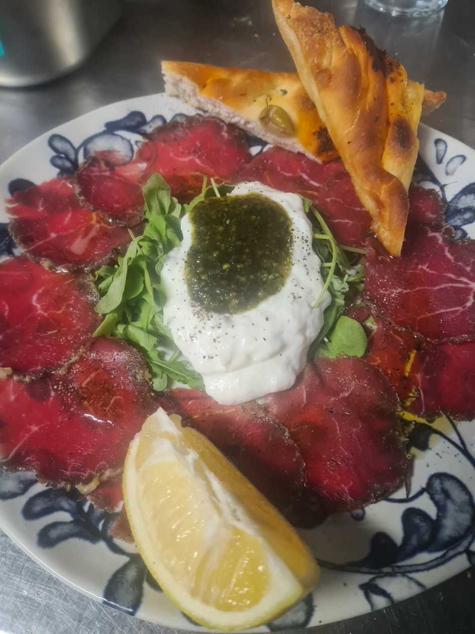 Carpaccio di manzo e stracciatella