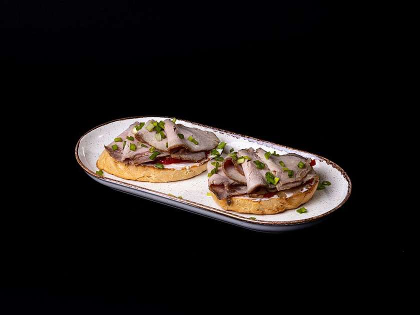 Bruschetta with Roast Beef