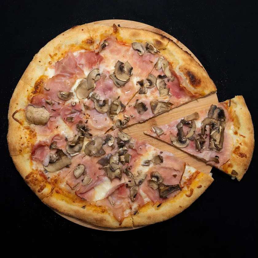 Pizza Prosciutto Funghi