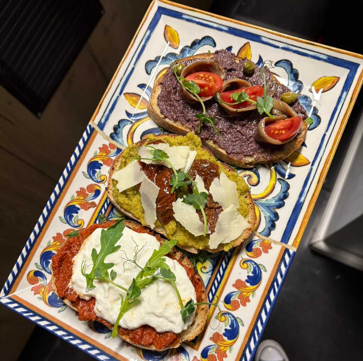 “B” from bruschetta della cassa