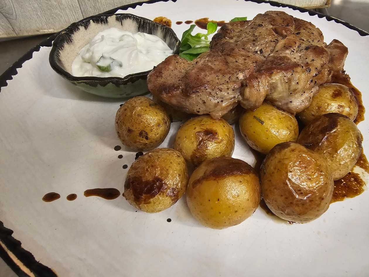 Grilled pork collar with potatoes