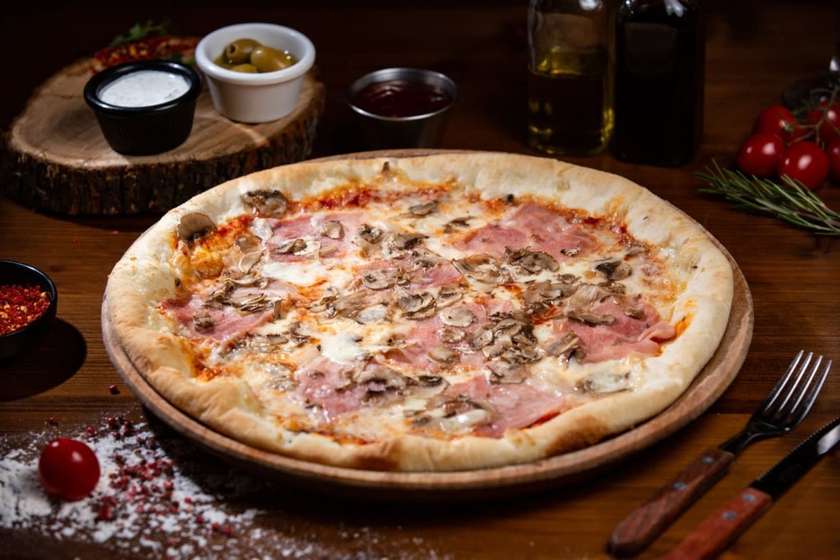 Pizza Prosciutto e Funghi