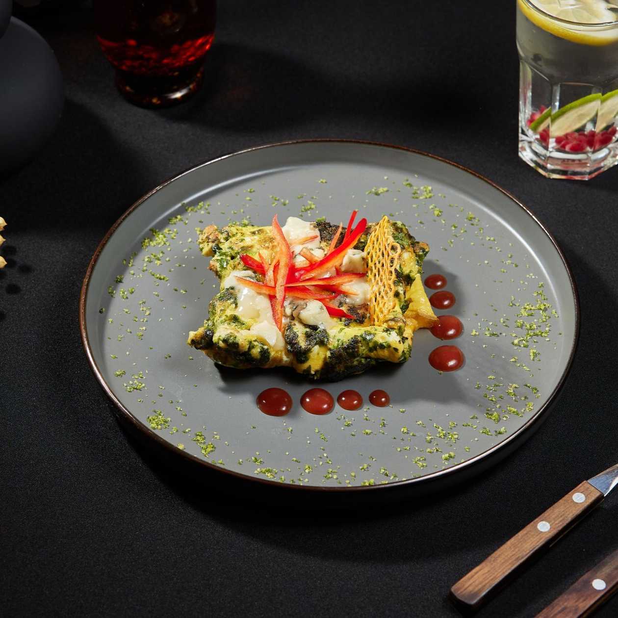 Omleta cu Piept de Pui, Spanac si Gorgonzola