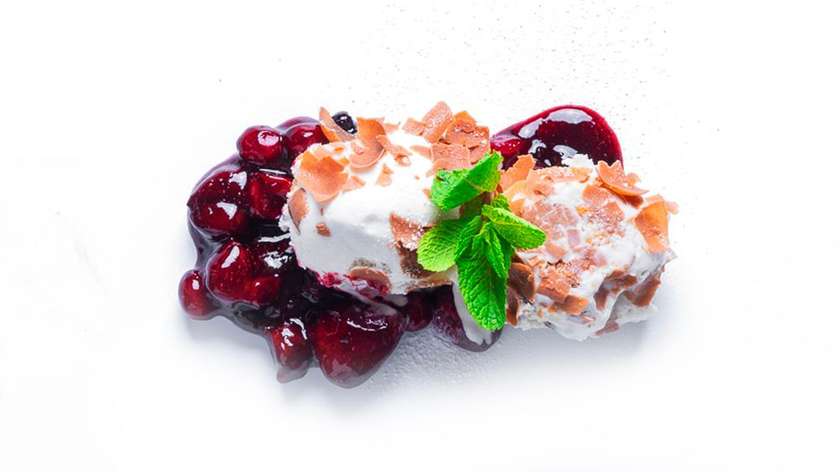 Cream puff dessert