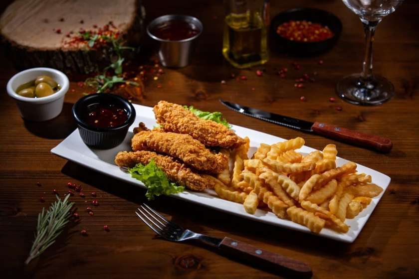 Crispy Strips cu Cartofi Chips si Sos Sweet Chili