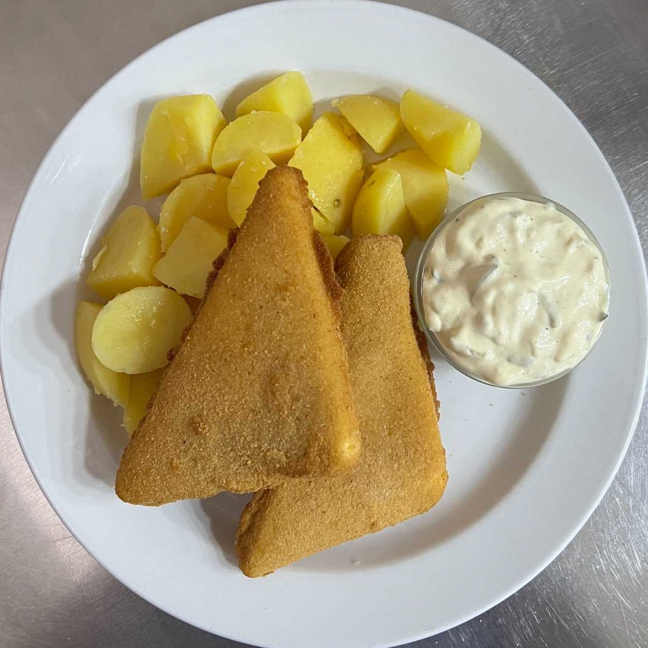200g FRIED CHEESE and BOILED POTATOES, TARTE SAUCE
