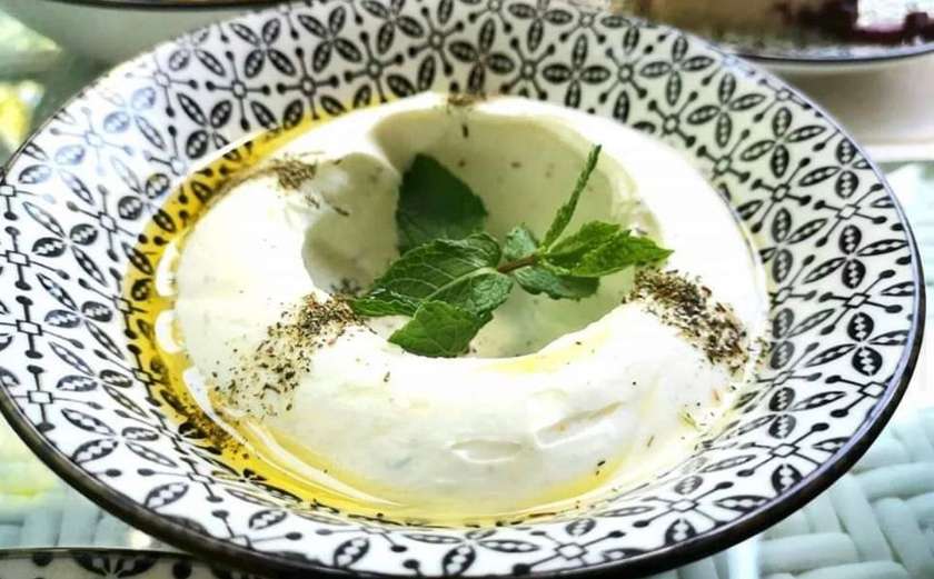 Labneh garlic and mint